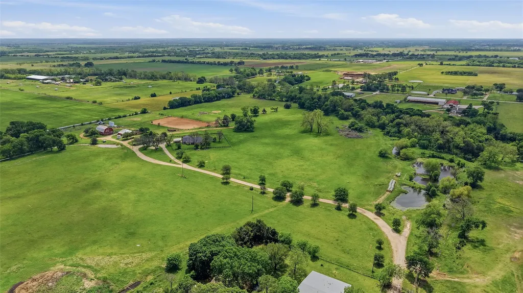 836 S Debbie Lane Pilot Point TX 76258
