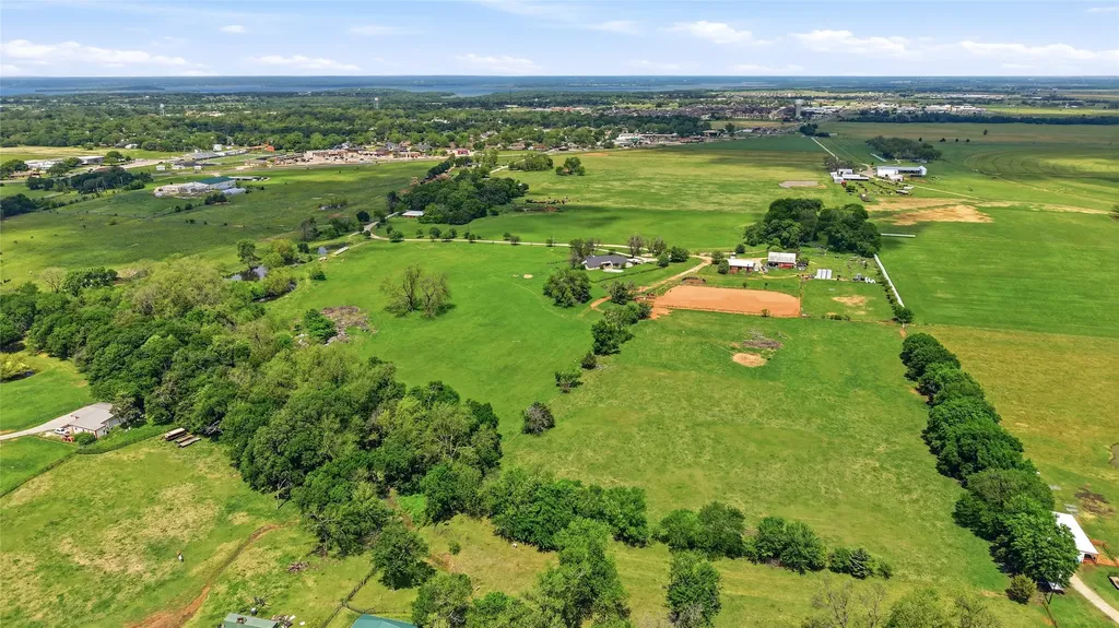 836 S Debbie Lane Pilot Point TX 76258