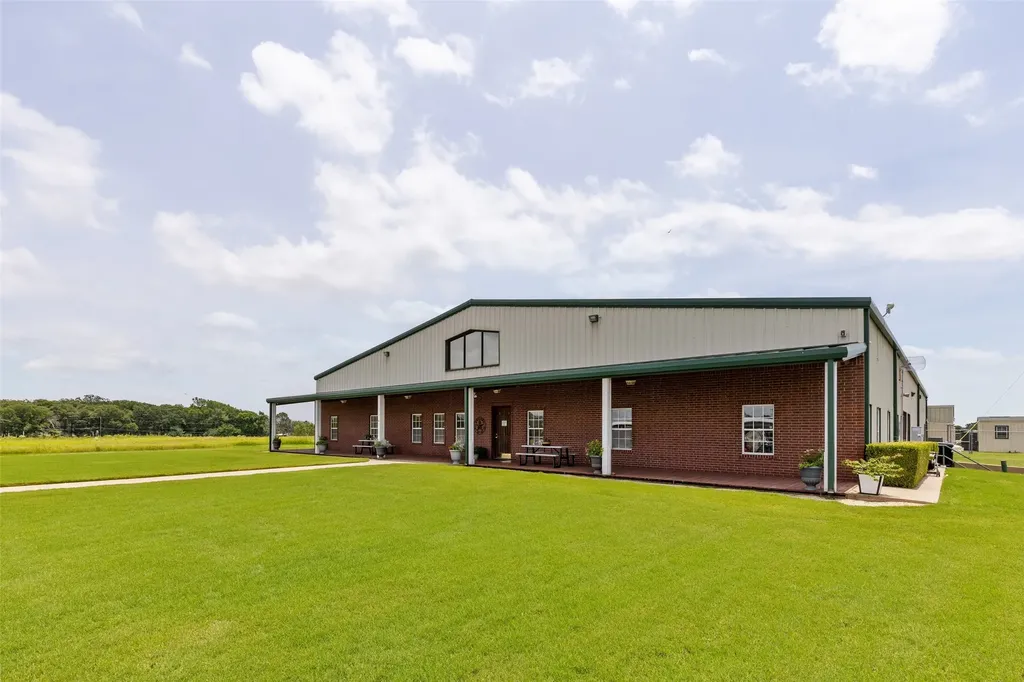 836 S Debbie Lane Pilot Point TX 76258
