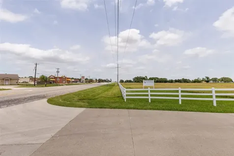 836 S Debbie Lane Pilot Point TX 76258