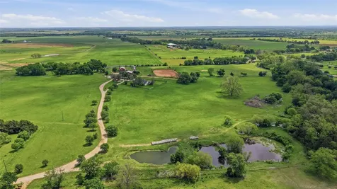 836 S Debbie Lane Pilot Point TX 76258