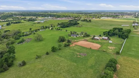 836 S Debbie Lane Pilot Point TX 76258