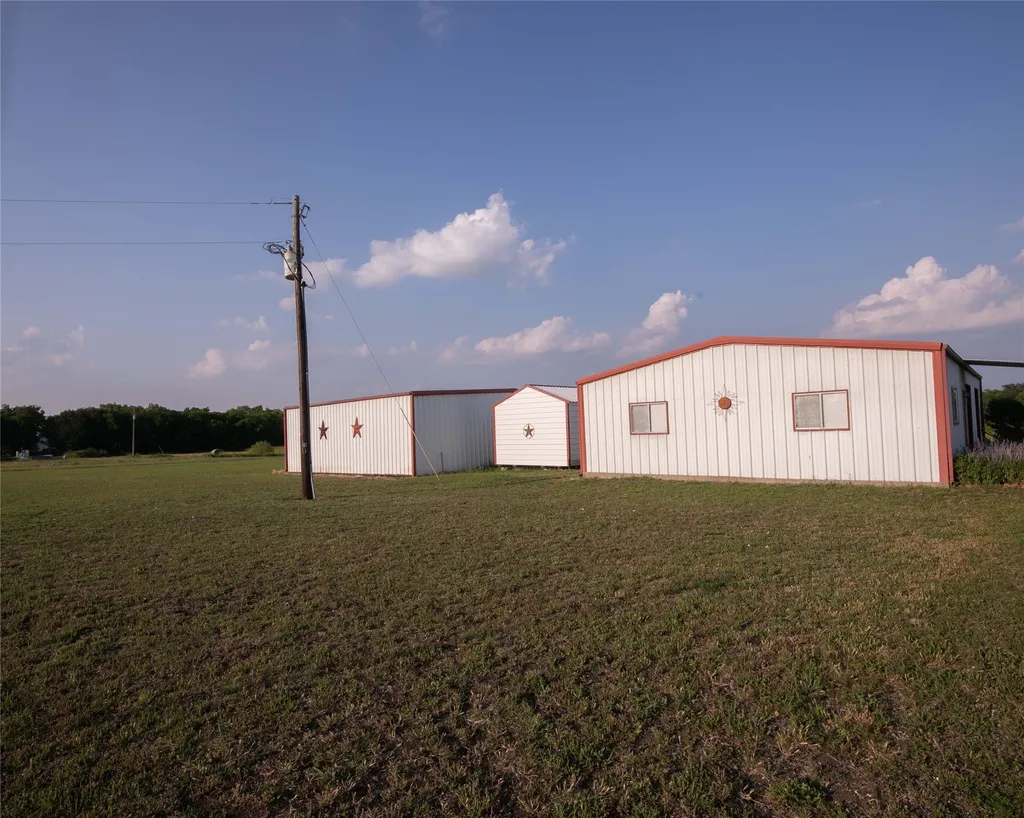 2424 Fm 3297 Bonham TX 75418
