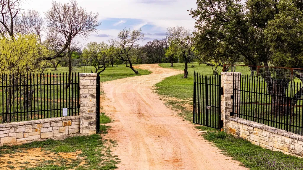 7735 Fm 502 Rochelle TX 76872