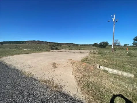 2423 N State Highway 16 Strawn TX 76475