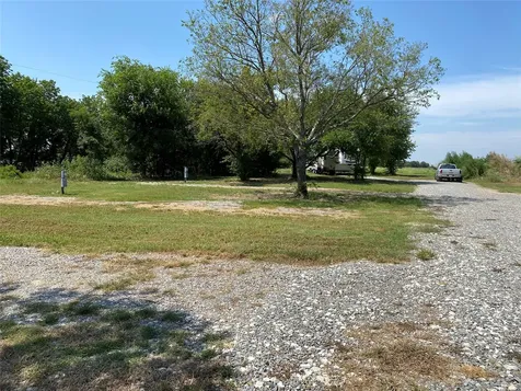 2141 Highway 64 Ladonia TX 75449