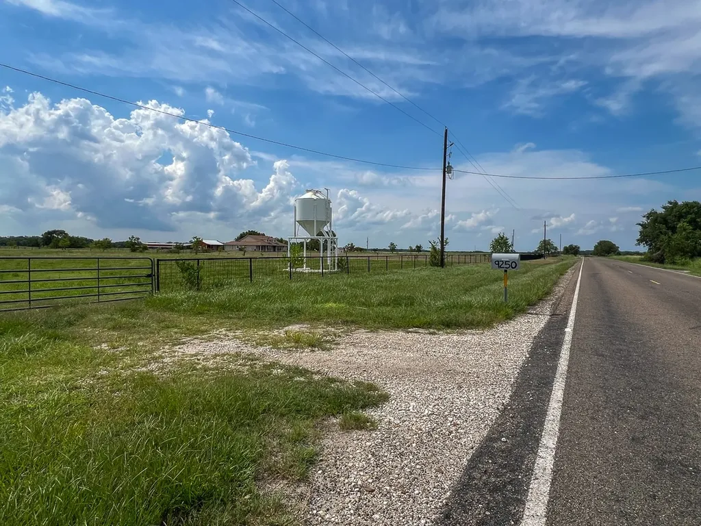 00 Fm 686 Dayton TX 77535