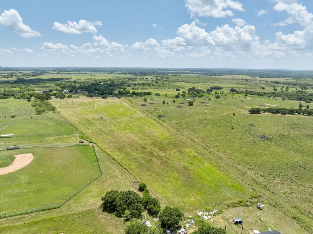 8 SW Poteet Road Bryson TX 76427