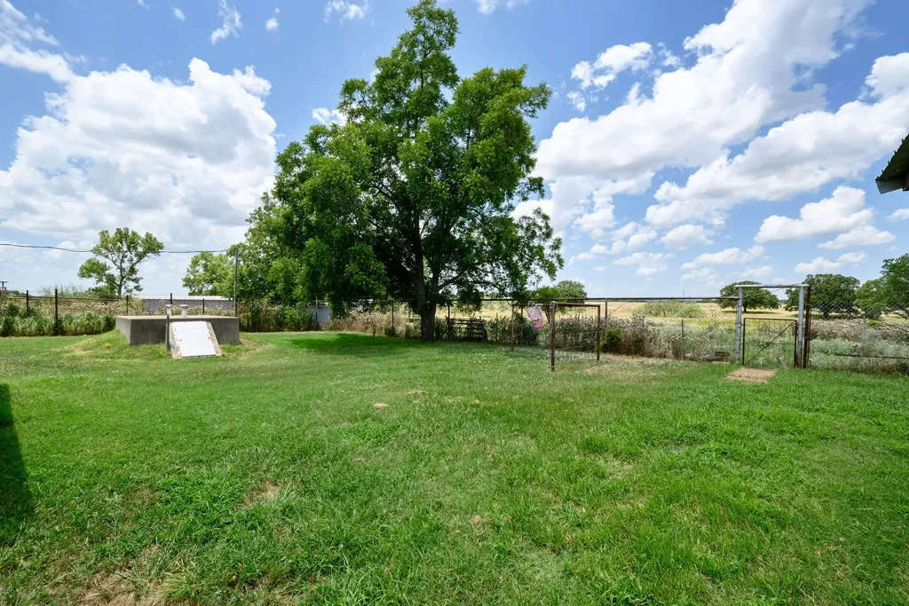 8 SW Poteet Road Bryson TX 76427