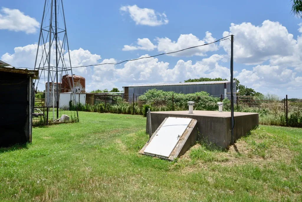 8 SW Poteet Road Bryson TX 76427