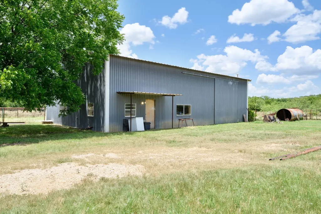 8 SW Poteet Road Bryson TX 76427