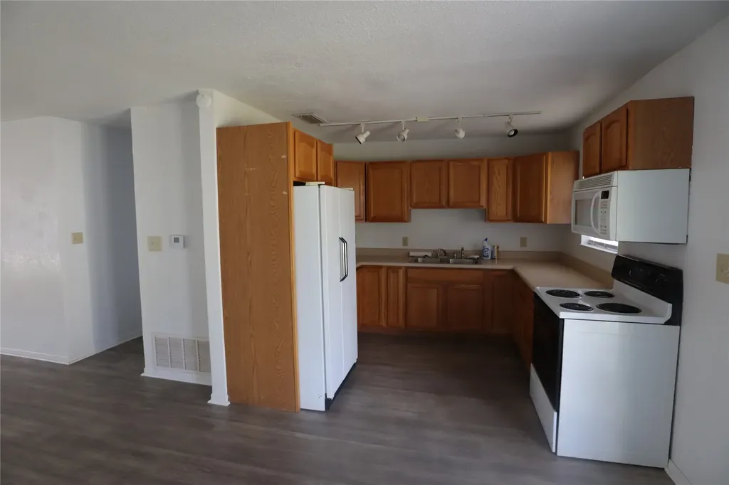 1223 Meadowbrook Street Ranger TX 76470