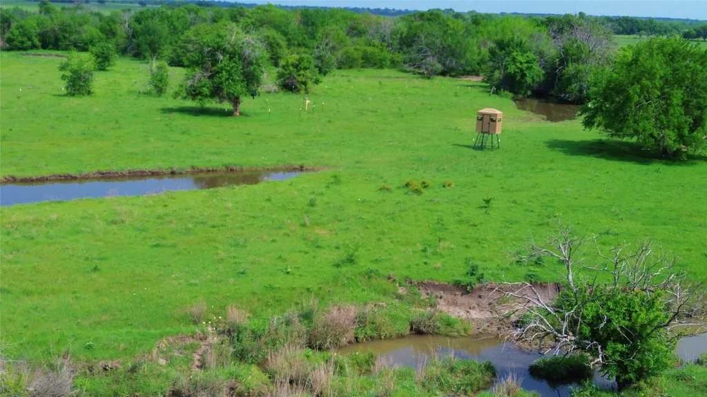 000 County Road 366 Era TX 76238