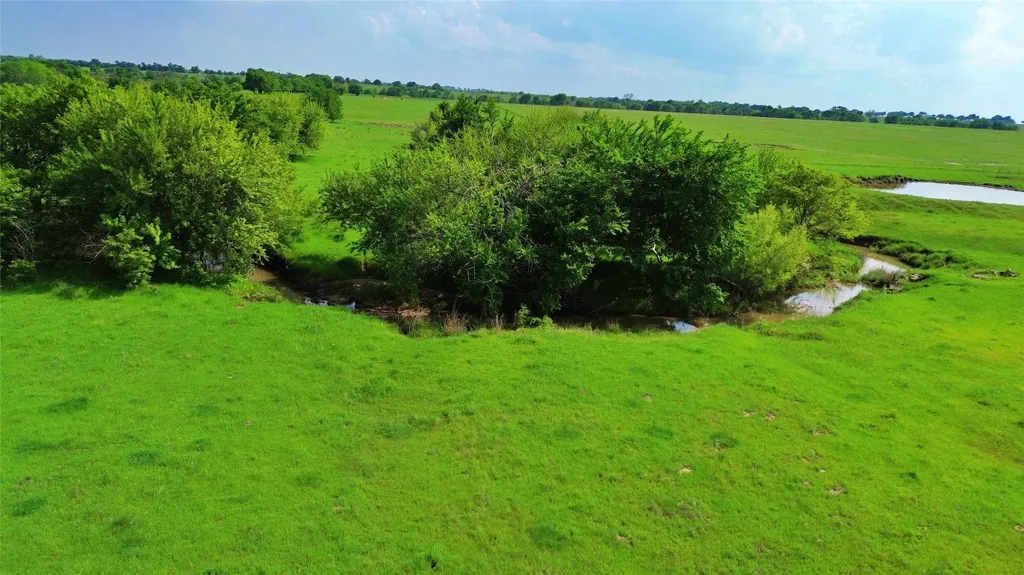 000 County Road 366 Era TX 76238