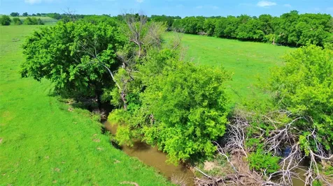 000 County Road 366 Era TX 76238