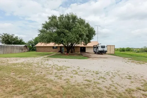 199 Willingham Loop Seymour TX 76380