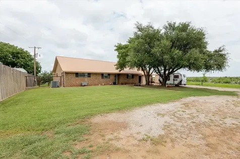 199 Willingham Loop Seymour TX 76380