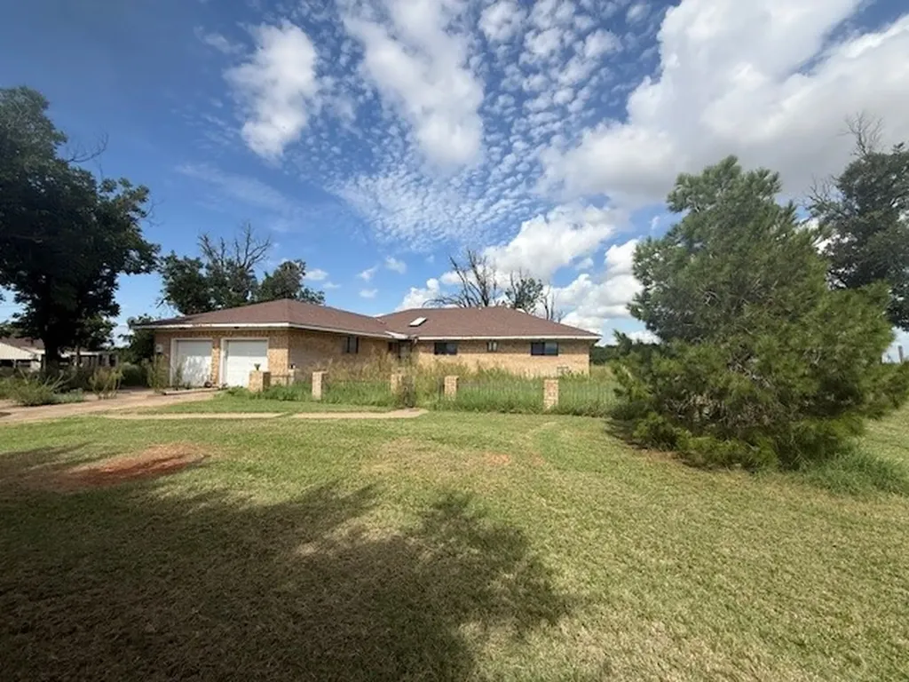 909 Railroad Street Rochester TX 79544