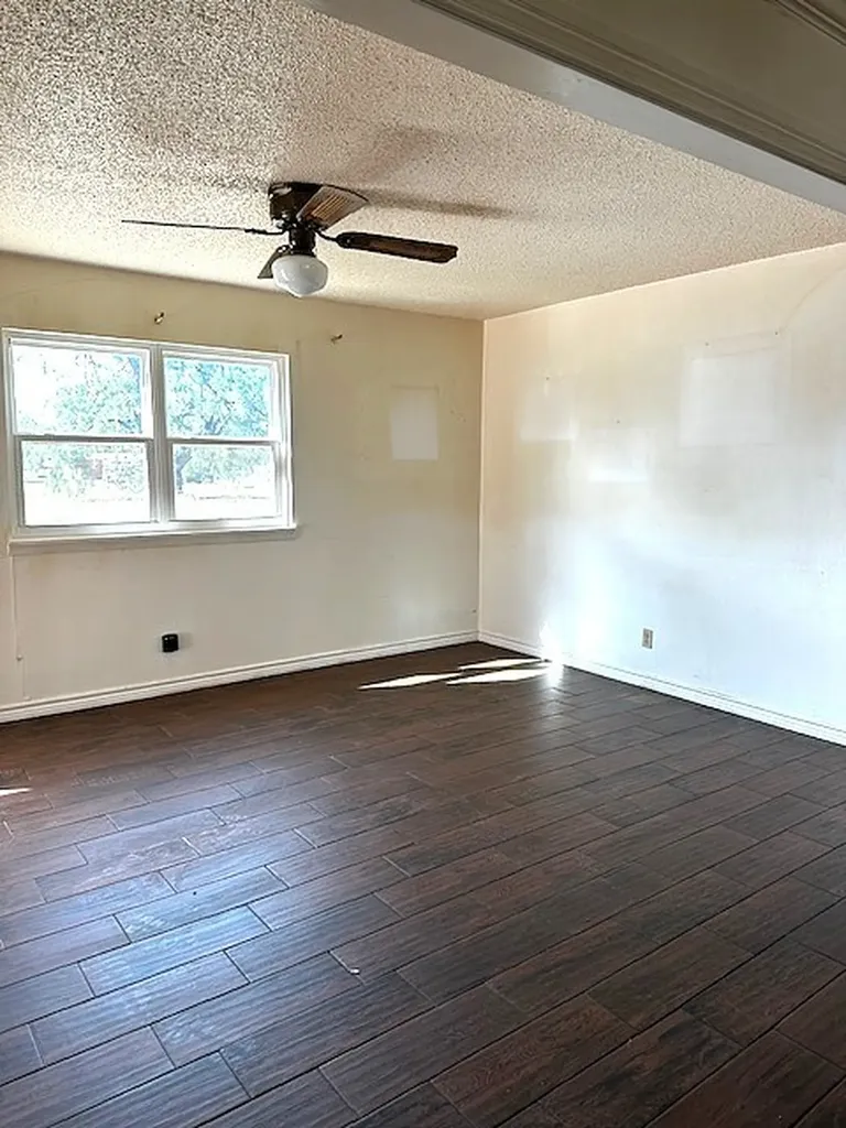 123 E Mccaulley Avenue Bronte TX 76933