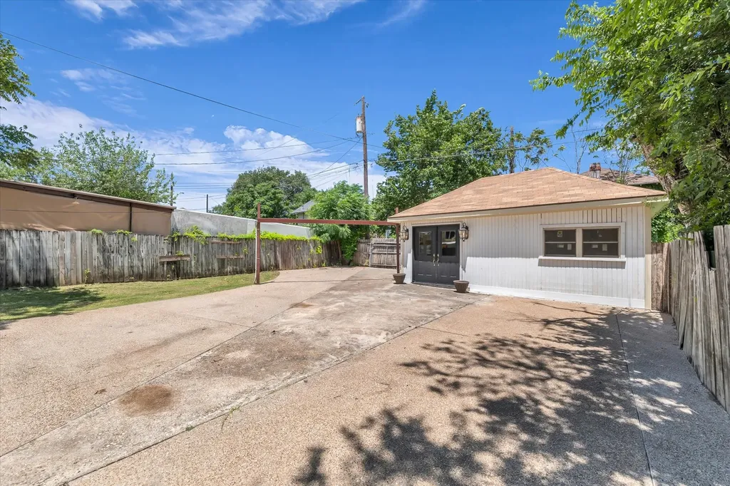 2215 Morrow Avenue Waco TX 76707