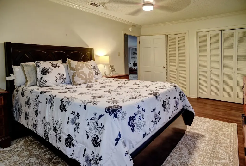 000 Laguna Lane Austin TX 78746