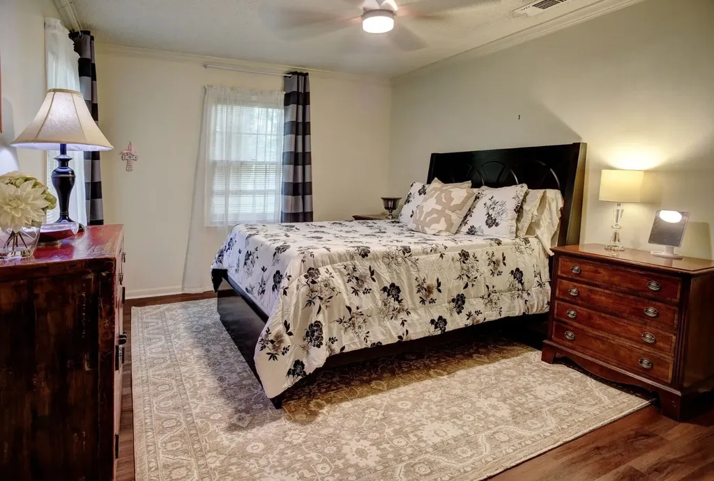 000 Laguna Lane Austin TX 78746