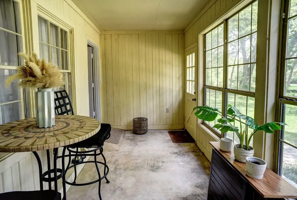 000 Laguna Lane Austin TX 78746