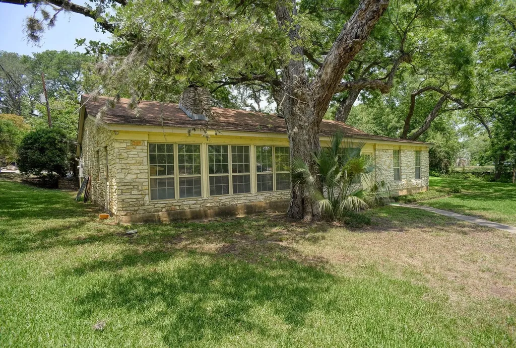 000 Laguna Lane Austin TX 78746