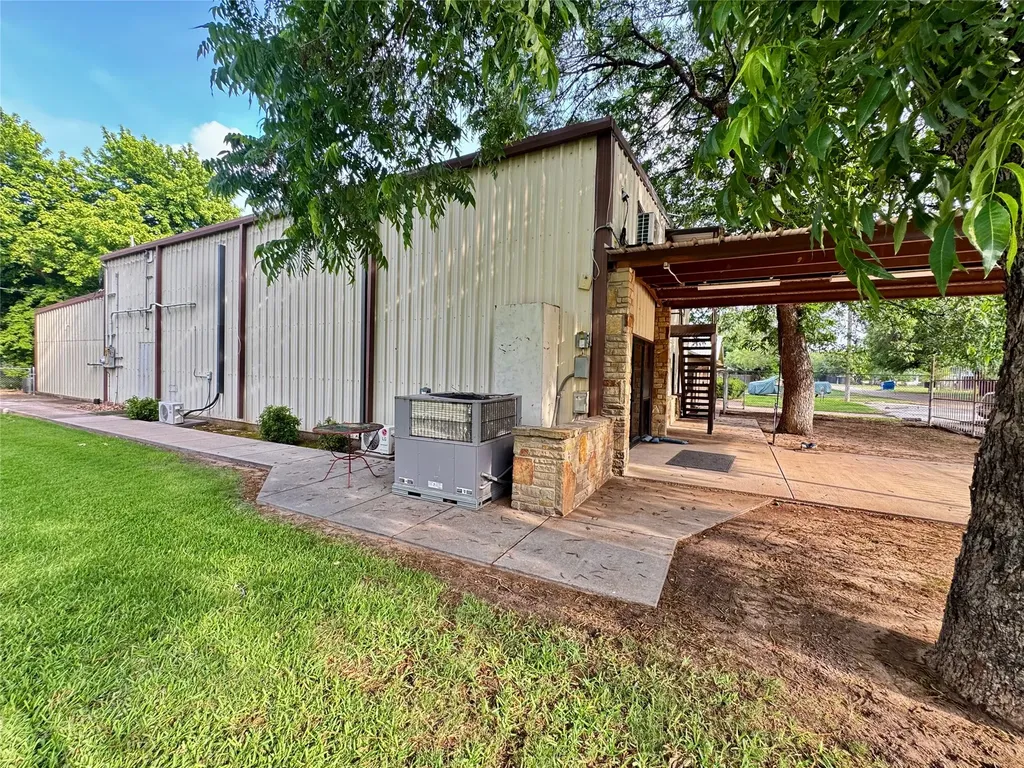 321 N West Street Buffalo Gap TX 79508