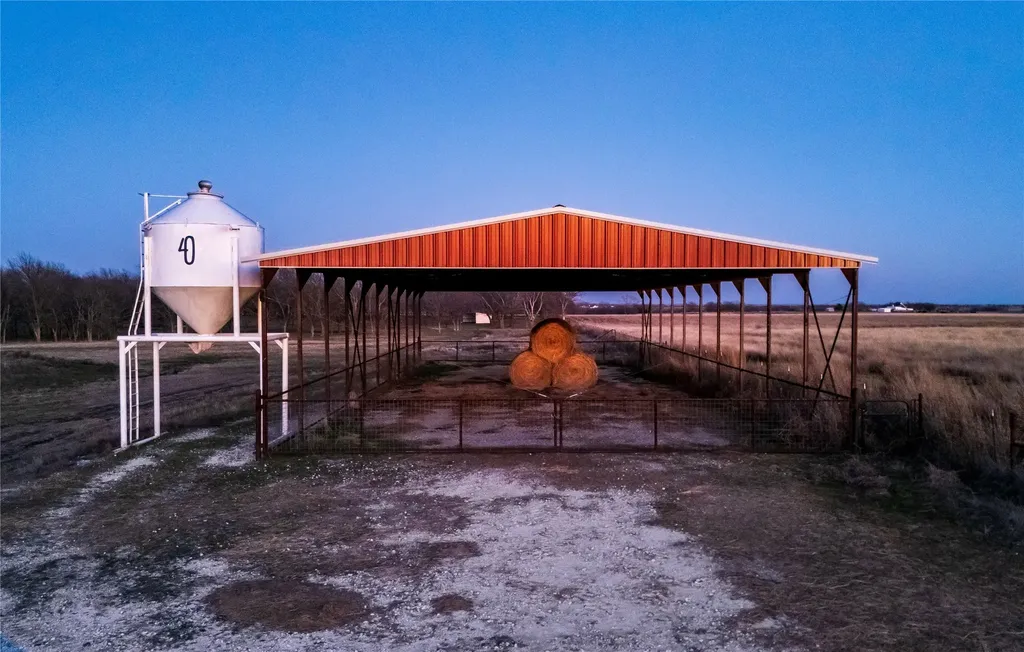 510 County Road 247 Valley View TX 76272