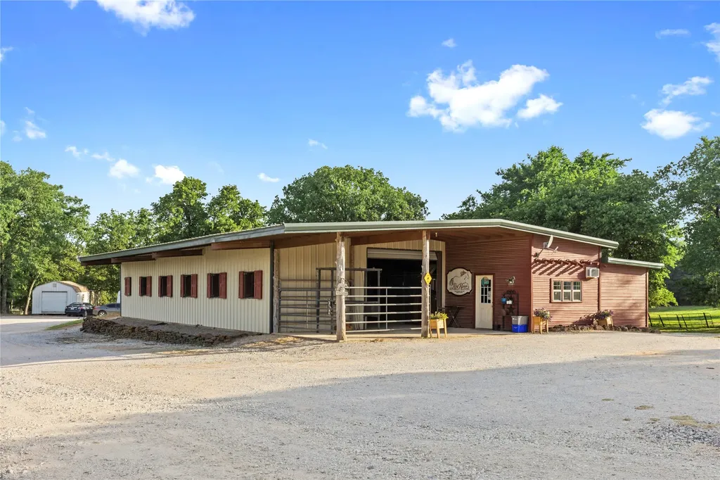 8016 E Us Highway 82 Gainesville TX 76240