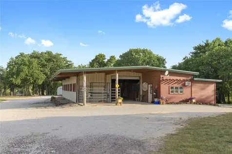 8016 E Us Highway 82 Gainesville TX 76240