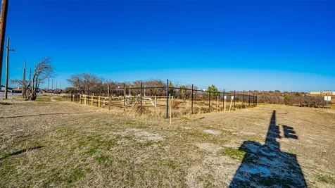 1725 S Las Vegas Trail White Settlement TX 76108
