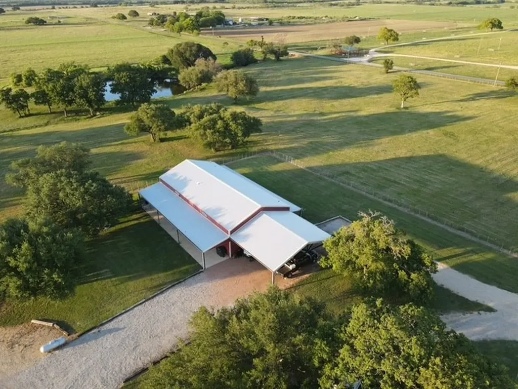 19631 Cr 487 May TX 76857