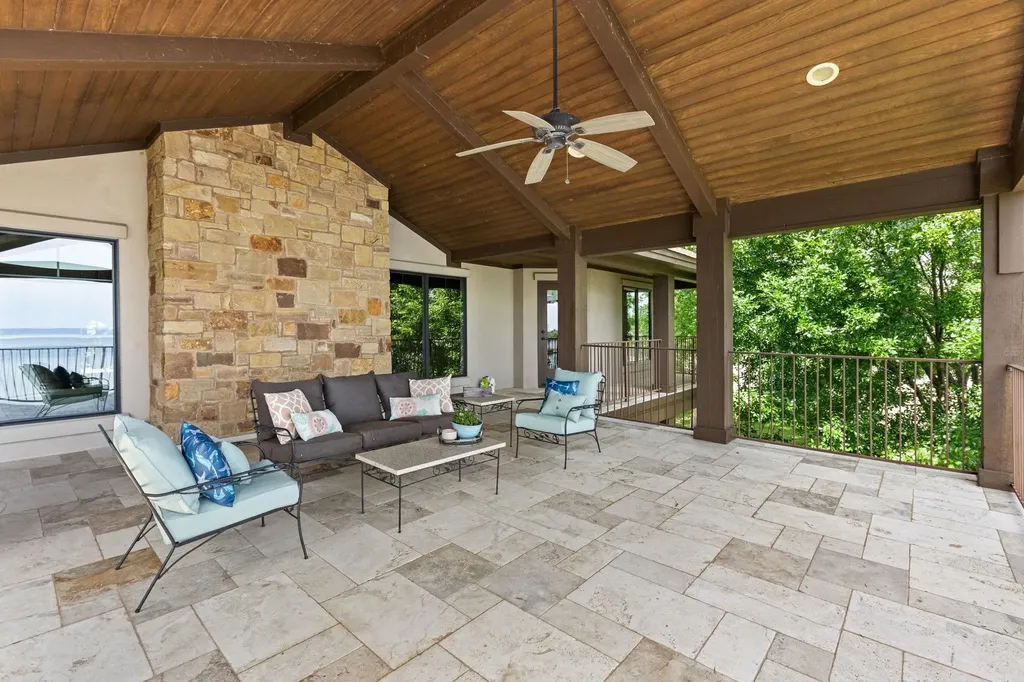 101 Palm Cove Buchanan Dam TX 78609