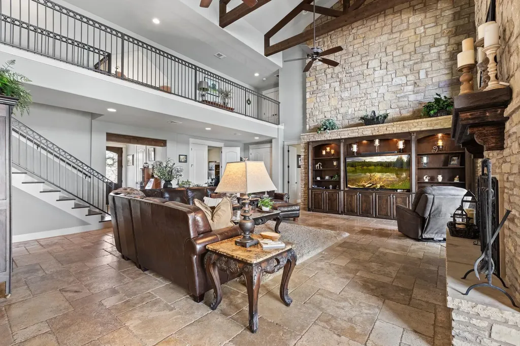 101 Palm Cove Buchanan Dam TX 78609