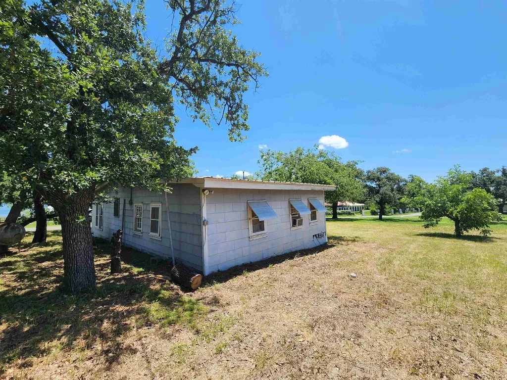1011 Pebble Drive Buchanan Dam TX 78609