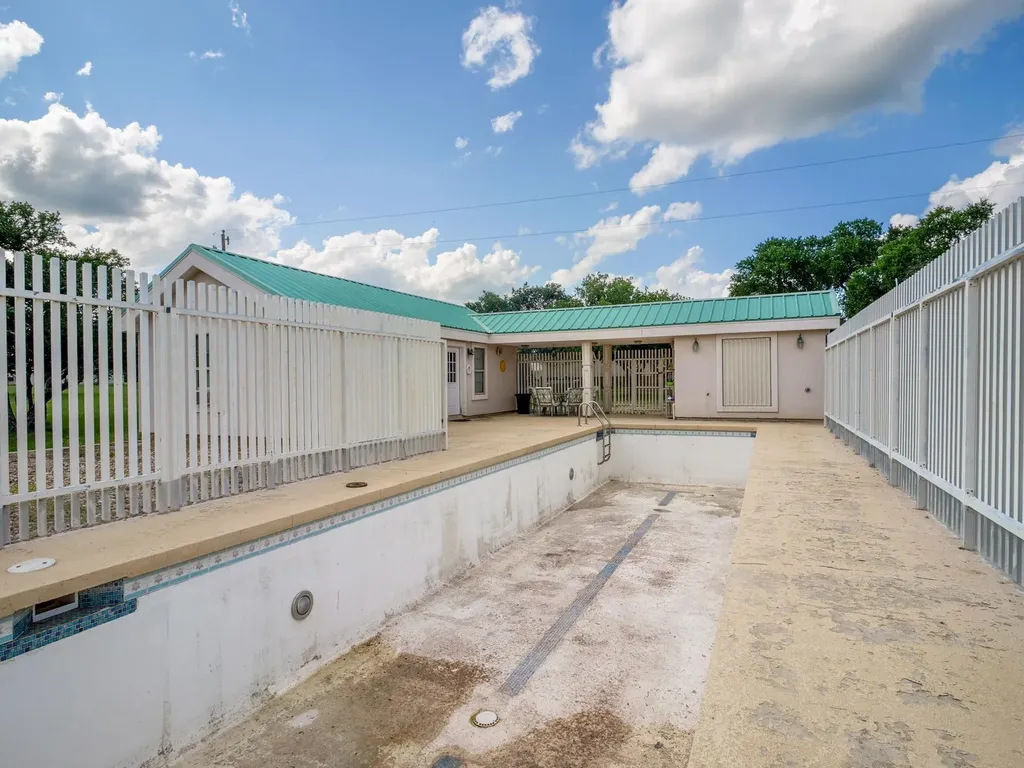 3963 W Ranch Road 1431 Buchanan Dam TX 78609