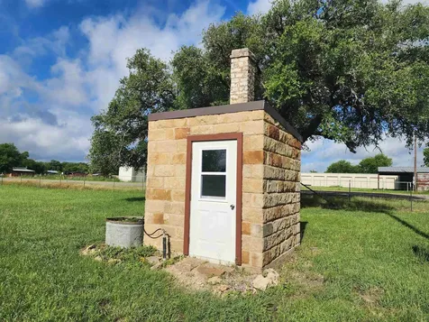312 N Indian Cherokee TX 76832