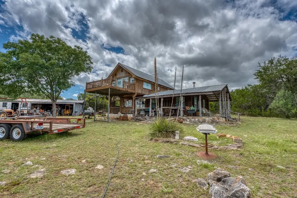 707 Ranch Road 1320 Johnson City TX 78636