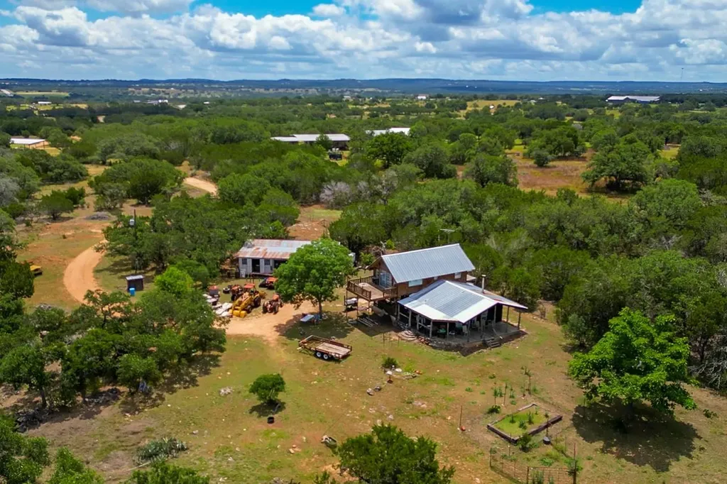 707 Ranch Road 1320 Johnson City TX 78636