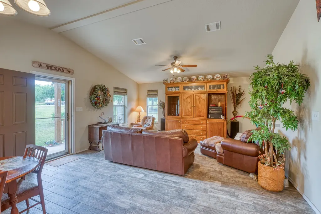 160 Cr 141 Burnet TX 78611