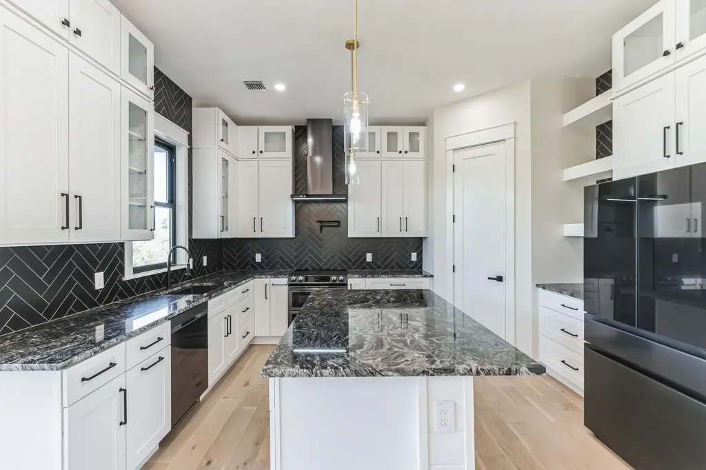 707 Broken Hls Drive Horseshoe Bay TX 78657