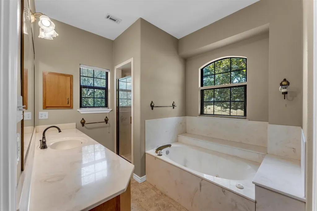 627 Ranch Road 2323 Llano TX 78643