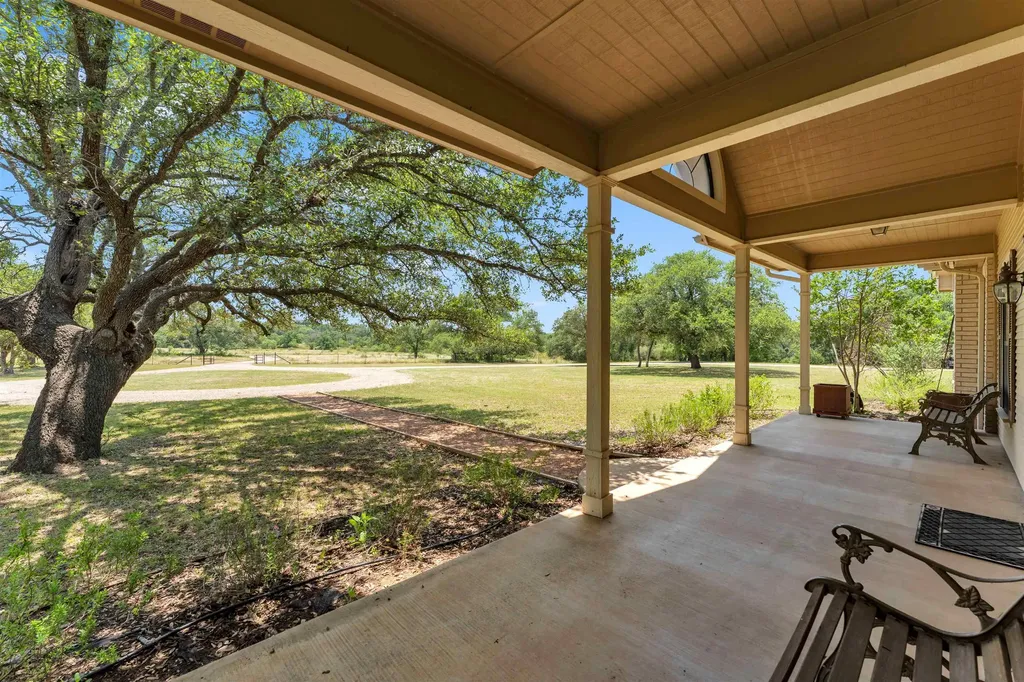 627 Ranch Road 2323 Llano TX 78643