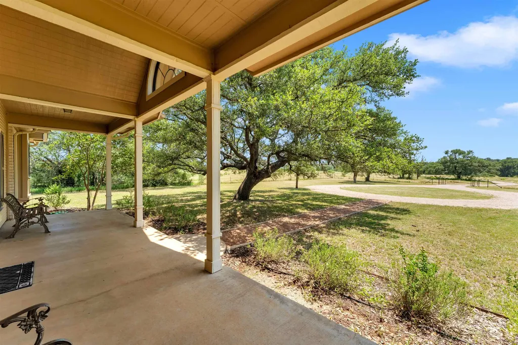 627 Ranch Road 2323 Llano TX 78643
