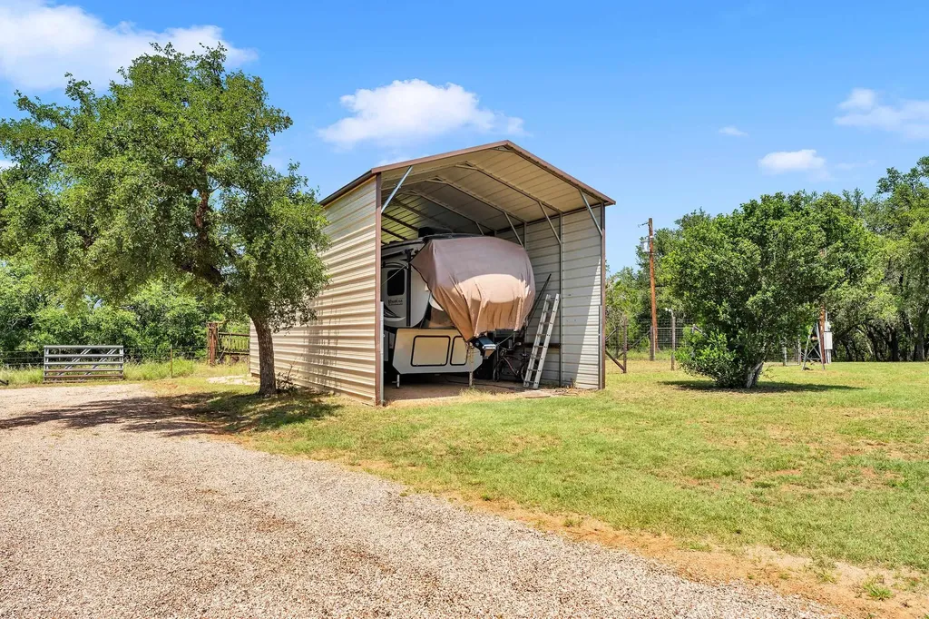 627 Ranch Road 2323 Llano TX 78643