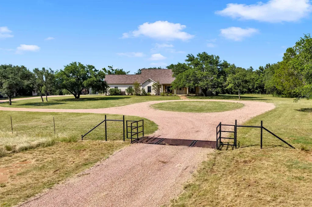 627 Ranch Road 2323 Llano TX 78643