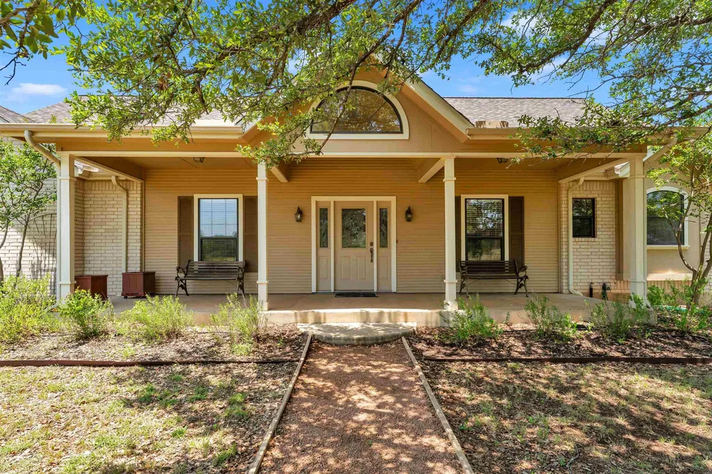 627 Ranch Road 2323 Llano TX 78643