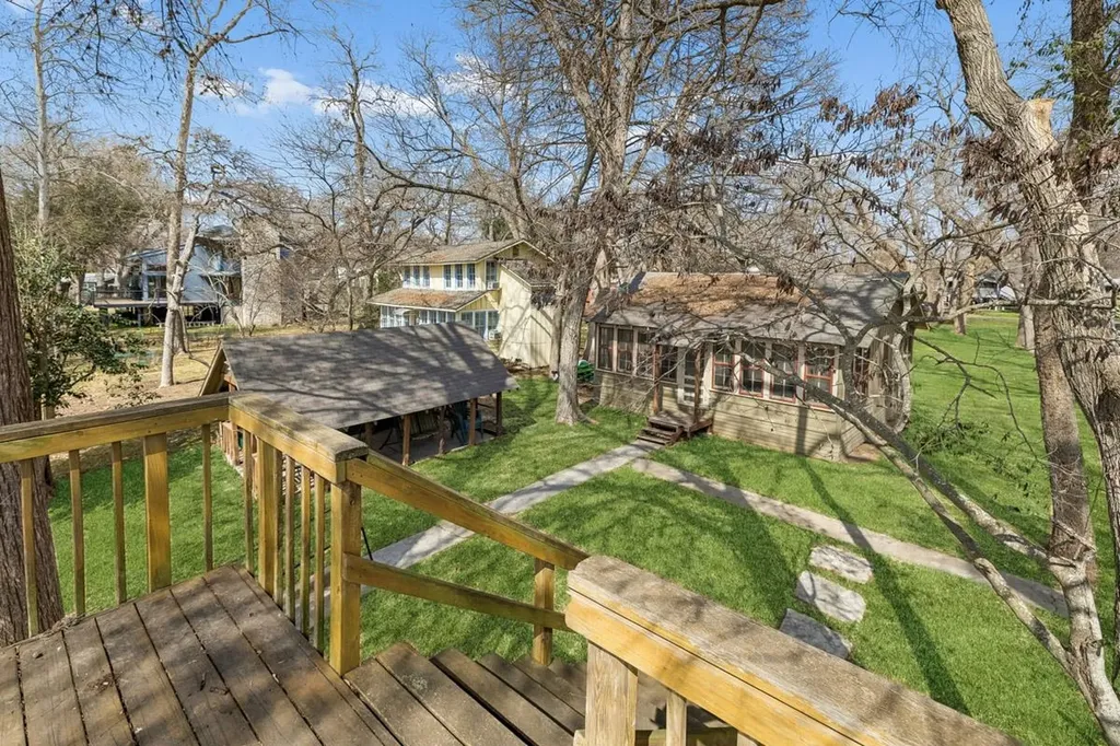 1307 Terminal Loop Mcqueeney TX 78123